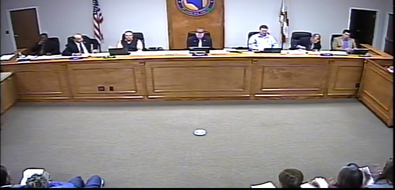 794x382 The crowd applauded, in To protect the aquifer and to protect the river against Sabal Trail, by Suwannee County Board of Commissioners, 1 December 2015