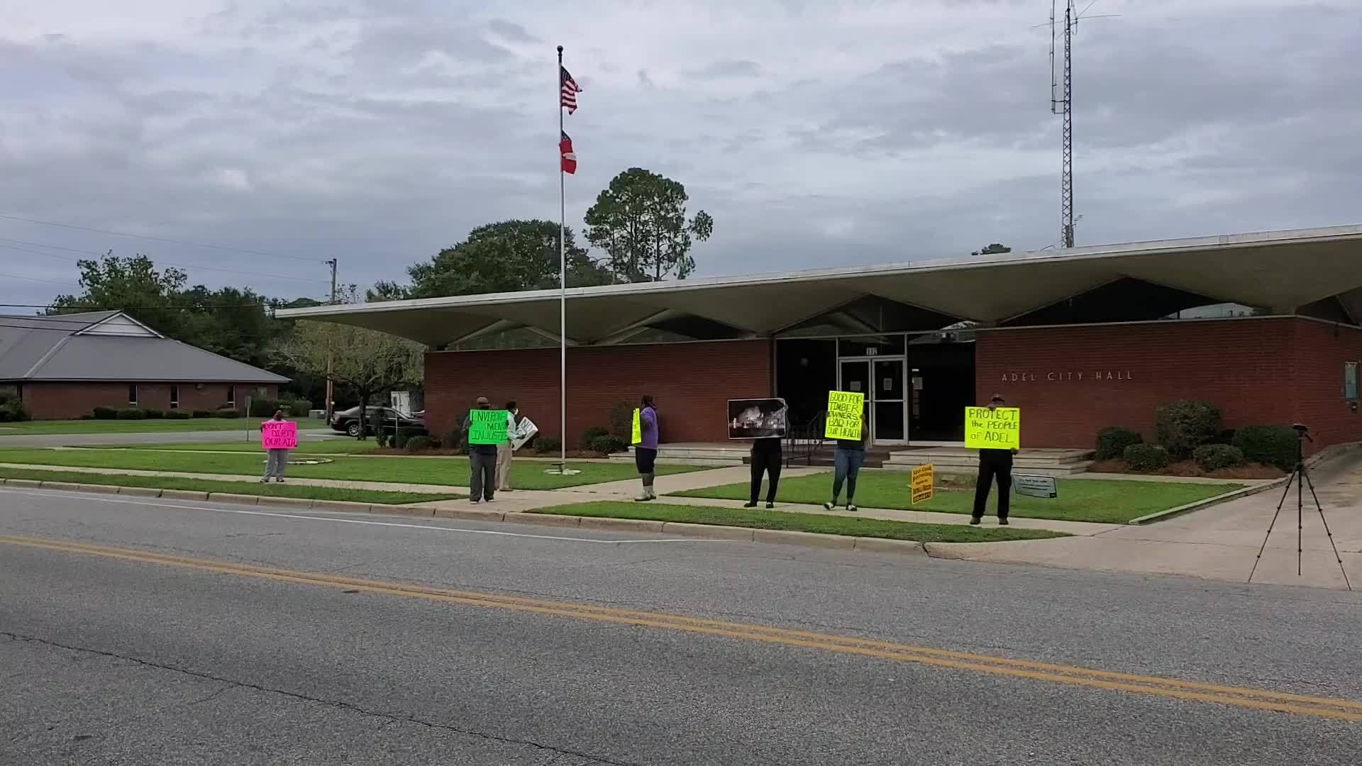 Movie: Outside Against the wood pellet plant